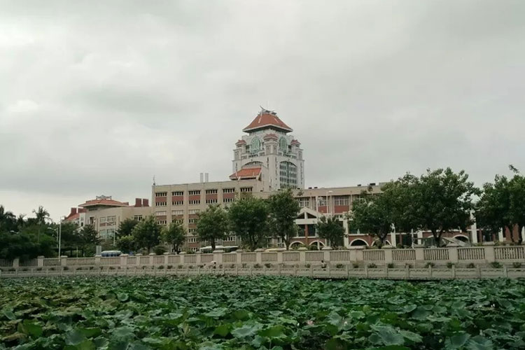 廈門大學(xué)建筑.jpg